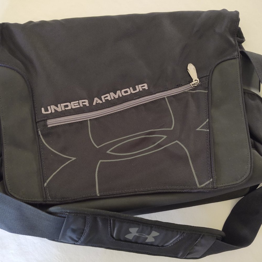 UNDER ARMOUR Carry-All Bag ~🕳️🧳Travel/Luggage
